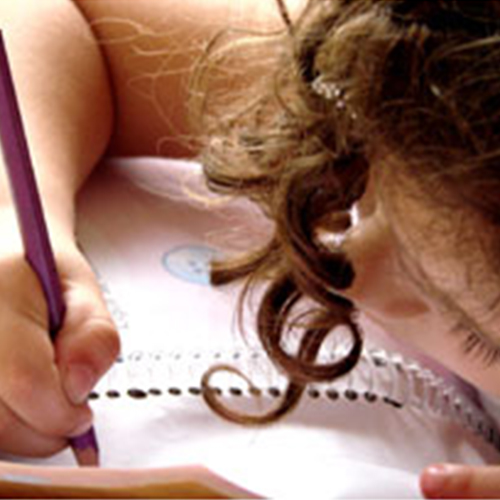 ถนัดมือซ้าย' ใครว่ามีปัญหา? เปลี่ยนไปใช้ ‘มือขวา' ต้องทำก่อน 3 ขวบ 