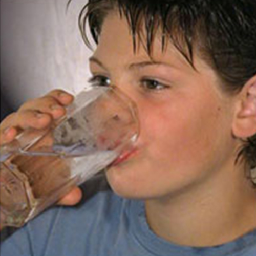 แนะเด็กดื่มน้ำ เพิ่มพลังสมอง