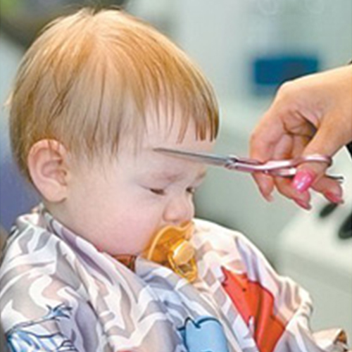 เผยเทคนิค! พาลูกน้อยไปตัดผม